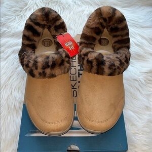 🆕 Skechers On The Go Slippers Cozy Catch Slip-on Comfort Indoor/Outdoor  7 Wide